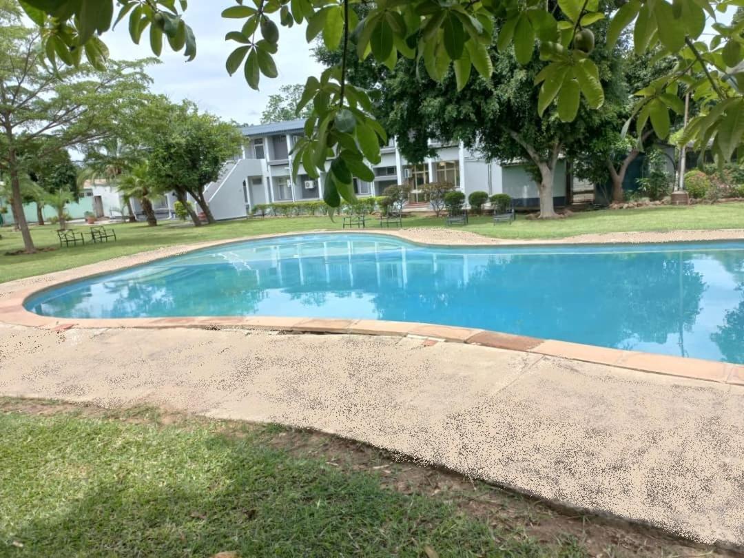 ליבינגסטון Crescent Lodge מראה חיצוני תמונה